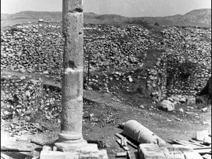 <p>Fig. 2. The commemorative columns before their restoration (photo: SAMT, published in Sarfaraz, Chaychi Amirkhiz,  and Sai’di, <em>Shahr-e Bāstāni-ye Bīshāpūr</em>, Tehran, 1393/2014, p. 231)</p>
