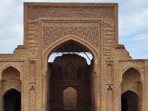 <p>Fig. 4. Rōbāt Sharaf. Northern <em>eyvān</em> of the inner courtyard (image: H. Moradkhani).</p>
