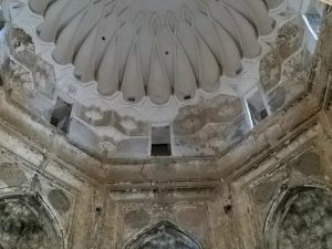 <p>Fig. 4. The Kāshmar tower. View of the interior and cupola (image: Creative Commons)</p>
