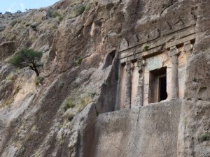 <p>Fig. 1. The Dāu Dokhtar rock-cut tomb (image: Creative Commons, CC BY-SA 4.0).</p>
