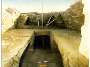 <p>Fig. 2. The subterranean tomb after excavation (photo: Mehdi Rahbar)</p>
