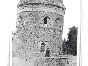 <p>Fig. 8. A Qajar-period photograph of Gonbad-e Kabūd (image: The Golestan Palace Library, Album 100, 5-2).</p>
