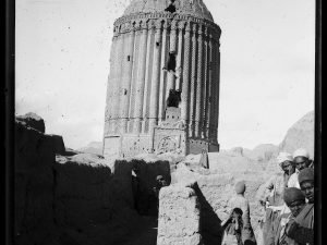 <p>Fig. 5. The Kāshmar tower in 1911-1913 (image: “Fonds Henry Viollet, BULAC, Paris, HV588<em>. ©</em> Maria Lavabre Viollet / CeRMI  – UMR8041 du CNRS)</p>
<p>&nbsp;</p>
