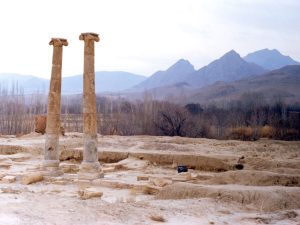 <p>Fig. 1. The general view of the colonnaded façade with the standing columns with their Ionic capitals in 2006 (photo: Ali Mousavi)</p>
