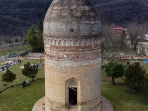 <p>Fig. 2. Aerial view of the Lājim tower (image: iran_memari@instagram)</p>
