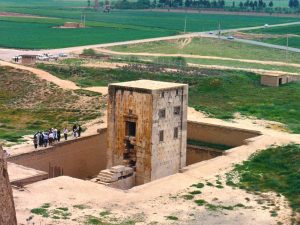 <p>Fig. 7. Naqsh-e Rōstam. General view of Ka’beh Zartosht.</p>
