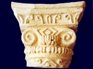 <p>Fig. 22. Qal’eh Zohāk. A column capital decorated with Ionian volutes and floral motifs (photo: Hasan Derakhshi).</p>
