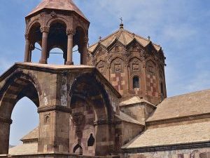 <p>Fig. 4. St. Stepanos. The dome and the bell tower (image: CreativeCommons).</p>
