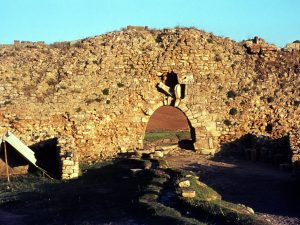 <p>Fig. 5. The southeastern gate before restoration in the summer of 1970 (photo: M. Mousavi)</p>
