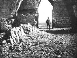 <p>Fig. 13. Tepe Mil. Henry Viollet’s photograph (HV 702) of the interior of the vaulted hall in 1912 (photo: Marine Fromanger, <em>Le Fonds Henry Viollet (1880-1955): documents d’archives et photographies</em>, vol. 1, p. 248)</p>
