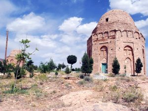 <p>Fig. 2. Sheykh Jonayd Tomb Tower (image: CreativeCommons)</p>
