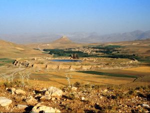 <p>Fig. 1. Takht-e Sōleymān. General view of the site from the east in 1990. In the background the carter of the mount known as the Zendan-e Solymān is visible (photo: A. Mousavi)</p>
