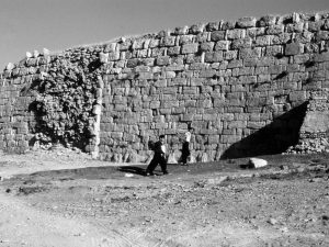 <p>Fig. 3. Takht-e Sōleymān. The Sasanian wall of the site. The outer shell is in ashlar blocks set in header and strecher while the inner shell, visible at the place of one of the ruined semi-circular towers (at left), is in rubble masonry (photo: A. Mousavi)</p>
