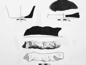 <p>Fig. 4. Potsherds from the fort area (after Omrani and Rahmatpour, <em>Qal’ehā va esthehkāmāt-e Azarbaijān,</em> p. 80, fig. 33/2)</p>
