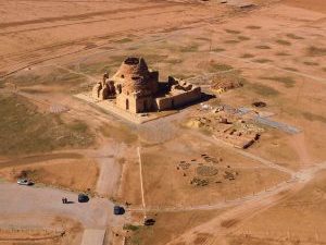 <p>Fig. 1. Aerial view of the Sarvestan monument (image: S. H. Rashedi, © ICHHTO, Nomination text)</p>
