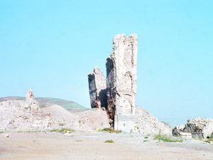 <p>Fig. 7. View of the surviving northern pier of the Great eyvān (the Western eyvān) in 1970 (photo M. Mousavi)</p>
